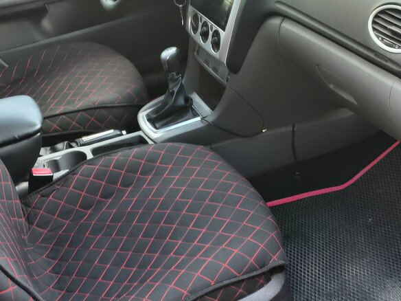 2010 Ford Focus II Рестайлинг, серебристый, 750000 рублей - вид 4