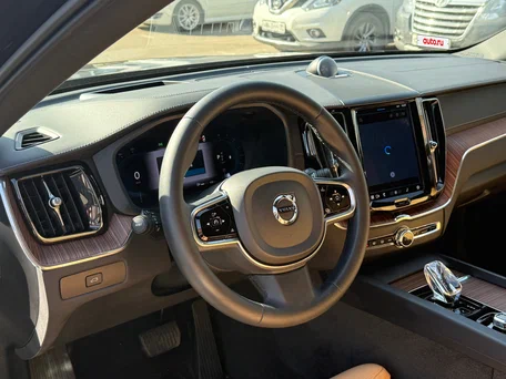 2023 Volvo XC60 II Рестайлинг, чёрный, 5640000 рублей, вид 5