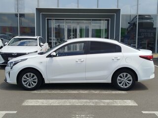 2021 Kia Rio IV Рестайлинг, белый, 1730000 рублей, вид 4