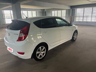 2013 Hyundai Solaris I, белый, 880000 рублей, вид 4