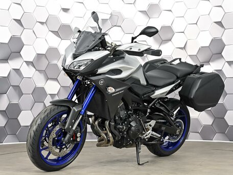 2015 Yamaha MT-09 Tracer (FJ-09), серебристый, 777000 рублей, вид 2