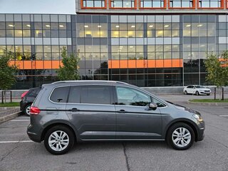 2019 Volkswagen Touran II, серый, 1900000 рублей, вид 4