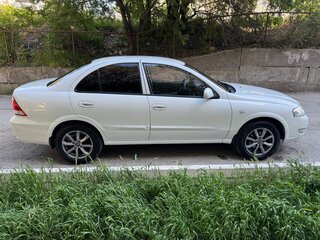 2010 Nissan Almera Classic I, белый, 700000 рублей, вид 3