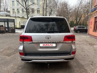 2017 Toyota Land Cruiser 200 Series Рестайлинг 2, серебристый, 5800000 рублей, вид 5