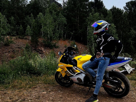 2002 Honda CBR 600F, жёлтый, 460000 рублей, вид 1