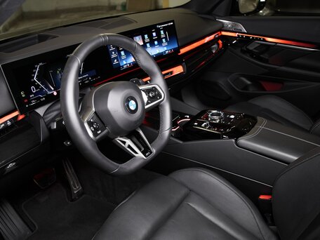 2025 BMW 5 серии 540d xDrive VIII (G60/G61/G68), чёрный, 13450000 рублей, вид 2