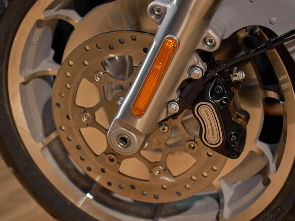 2025 Harley-Davidson Fat Boy, серый, 3300000 рублей - вид 12