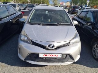 2016 Toyota Vitz III (XP130) Рестайлинг, серый, 810000 рублей, вид 1