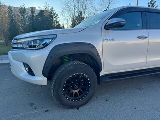 2018 Toyota Hilux VIII, белый, 4000000 рублей, вид 3
