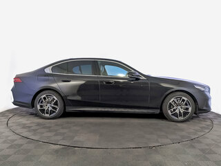 2023 BMW 5 серии 530i xDrive VIII (G60/G61/G68), чёрный, 6350000 рублей, вид 4