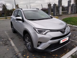 2017 Toyota RAV4 IV (XA40) Рестайлинг, серебристый, 2095000 рублей, вид 5