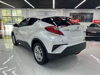 2022 Toyota C-HR I Рестайлинг, белый, 1857000 рублей, вид 3