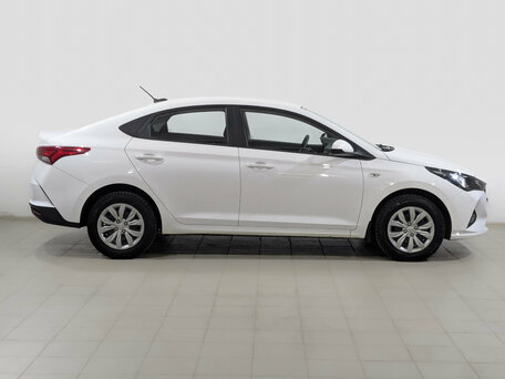 2022 Hyundai Solaris II Рестайлинг, белый, 1560000 рублей, вид 4