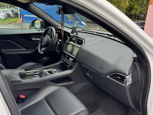 2020 Jaguar F-Pace I, белый, 3050000 рублей - вид 8