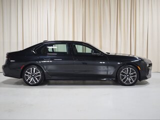 2025 BMW 7 серии 740i xDrive VII (G70), чёрный, 10893315 рублей, вид 4