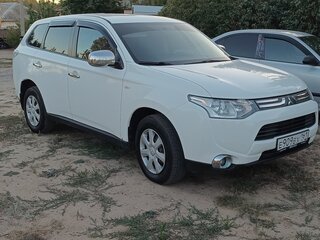 2013 Mitsubishi Outlander III, белый, 1250000 рублей, вид 2