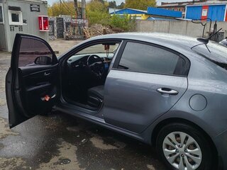 2017 Kia Rio IV, серый, 1500000 рублей, вид 3