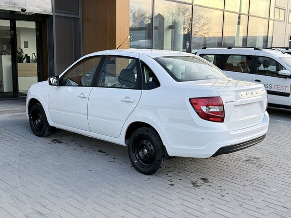 2026 Lada (ВАЗ) Granta I Рестайлинг, белый - вид 7