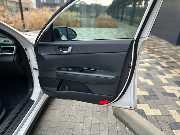 2019 Kia Optima IV Рестайлинг, белый, 1450000 рублей - вид 14