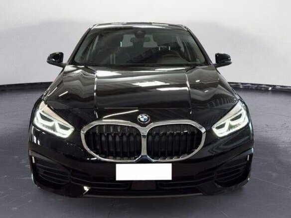 2022 BMW 1 серии 116d III (F40), чёрный, 2890000 рублей - вид 1