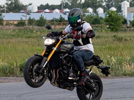 2014 Yamaha MT-09 (FZ-09), серый, 700000 рублей, вид 1