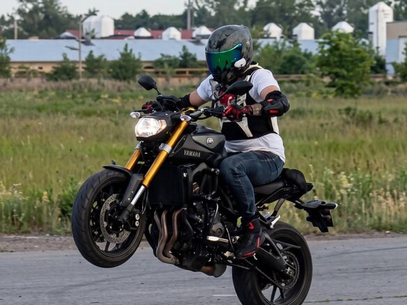 2014 Yamaha MT-09 (FZ-09), серый, 700000 рублей