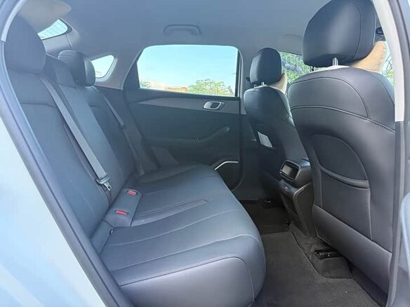 2026 Geely Emgrand III, белый, 1190000 рублей - вид 16