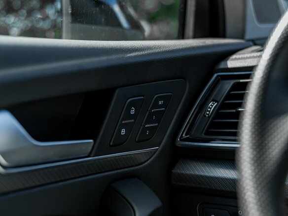 2023 Audi Q5 L 40 TFSI II (FY) Рестайлинг, чёрный, 4050000 рублей - вид 14