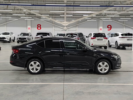 2021 Skoda Octavia IV (A8), чёрный, 1850000 рублей, вид 4