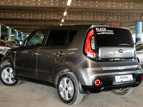 2017 Kia Soul II Рестайлинг, серебристый, 1200000 рублей - вид 3