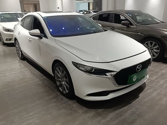 2019 Mazda 3 Axela III (BM) Рестайлинг, белый, 1850000 рублей