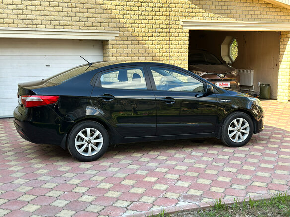 2013 Kia Rio III, чёрный, 700000 рублей - вид 3