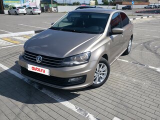 2015 Volkswagen Polo V Рестайлинг, бежевый, 990000 рублей, вид 2