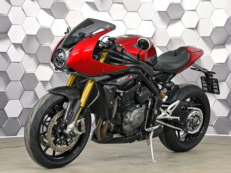 2023 Triumph Speed Triple, красный, 1327000 рублей, вид 2