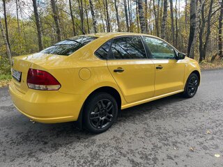 2014 Volkswagen Polo V, жёлтый, 990000 рублей, вид 4