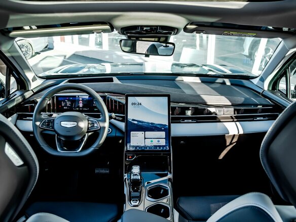 2025 Geely Atlas II, чёрный, 3931281 рублей - вид 19