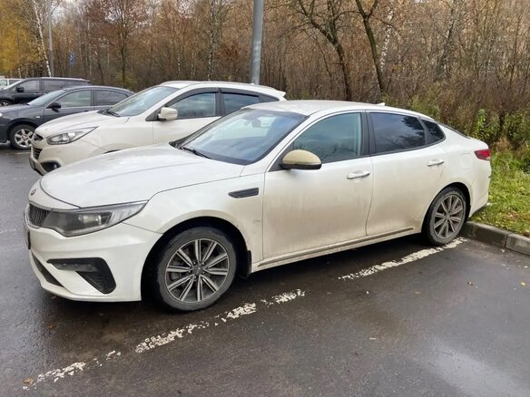 2018 Kia Optima IV Рестайлинг, белый, 1100000 рублей - вид 2