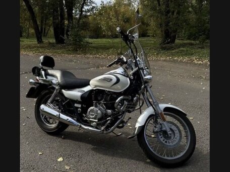 2020 Bajaj Avenger, белый, 180000 рублей, вид 1