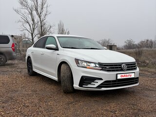 2017 Volkswagen Passat (North America and China) I Рестайлинг, белый, 1550000 рублей, вид 2