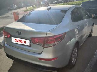 2017 Kia Rio III Рестайлинг, серебристый, 1200000 рублей, вид 3
