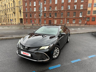 2022 Toyota Camry VIII (XV70) Рестайлинг, чёрный, 3100000 рублей, вид 2