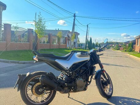 2021 Husqvarna Vitpilen 401, серебристый, 400000 рублей, вид 2