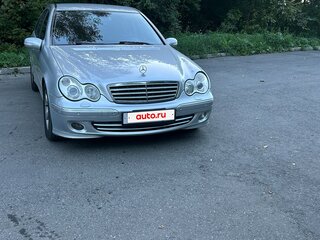 2007 Mercedes-Benz C-Класс 220 II (W203) Рестайлинг, серебристый, 749000 рублей, вид 3