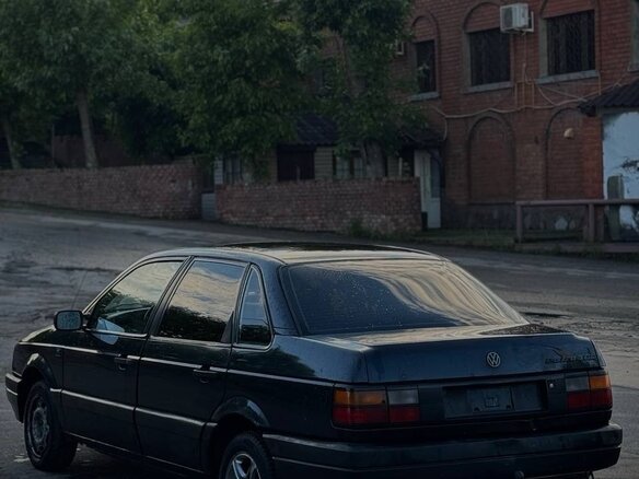 1990 Volkswagen Passat B3, синий - вид 6