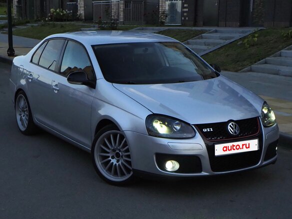 2010 Volkswagen Jetta V, серебристый, 685000 рублей - вид 4