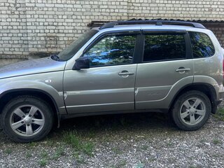 2013 Chevrolet Niva I Рестайлинг, серый, 650000 рублей, вид 3