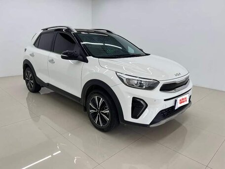 2023 Kia Stonic I Рестайлинг, белый, 1717000 рублей, вид 3