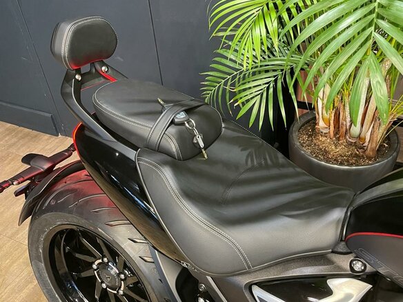 2025 Triumph Rocket 3, чёрный, 3700000 рублей - вид 12