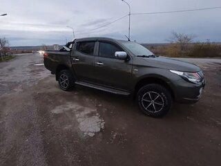 2015 Mitsubishi L200 V, серый, 2600000 рублей, вид 2