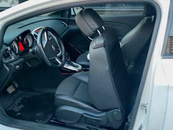 2014 Opel Astra GTC J Рестайлинг, белый, 950000 рублей - вид 8